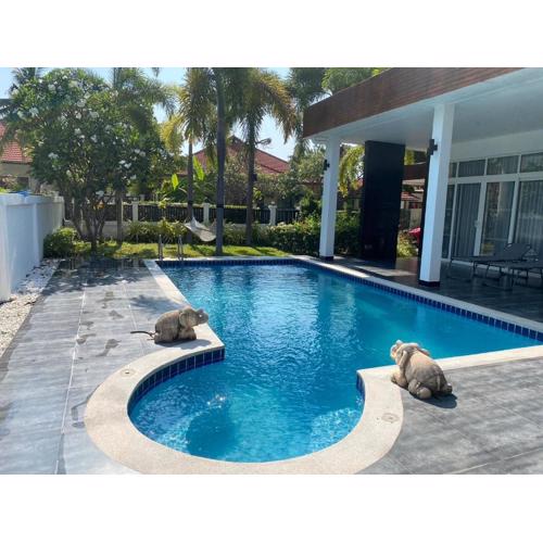 Pool Villa Hua Hin Nong Kae near Bluport just 4 mins drive 3 bed and ensuite bathroom less than 10 mins drive to the Hua Hin and Takiab beach