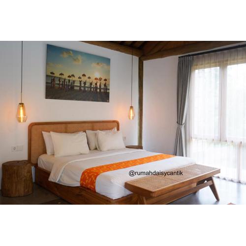 Poolside Villa With Monkey View in Kaba-Kaba