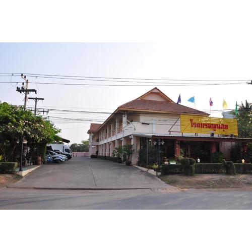 Poon Suk Hotel Kabin Buri