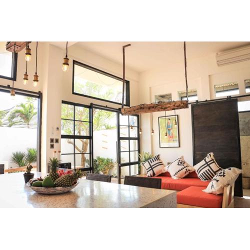 Pop art Canggu apartment, short-walk to the beach