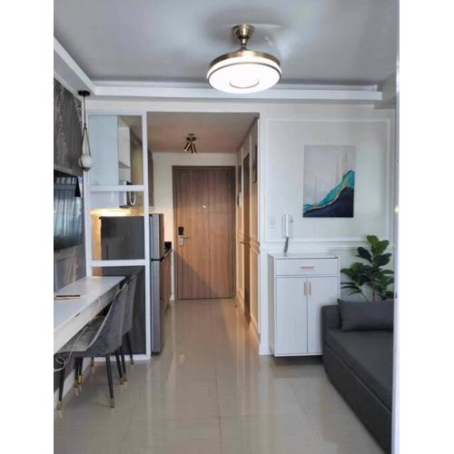 POSH 1 BR Unit+ Netflix*WIFI @ Shore 2