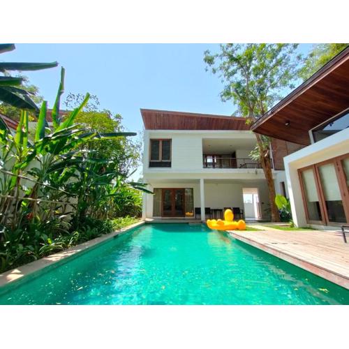 Pranaluxe 4 Bedroom Pool Villa C7