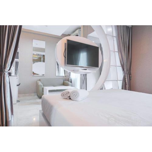 Premium and Spacious Studio Apartment at Capitol Park Residence By Travelio