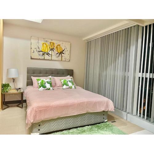 Prime BGC Condo Near Grand Hyatt #upt131q