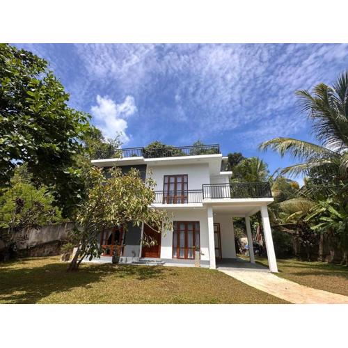 Primrose Villa - Entire PrivateVilla at Hikkaduwa