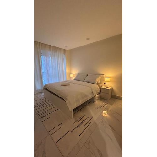 Private 1BHK Top-Floor Apartment at Ghubrah Beach