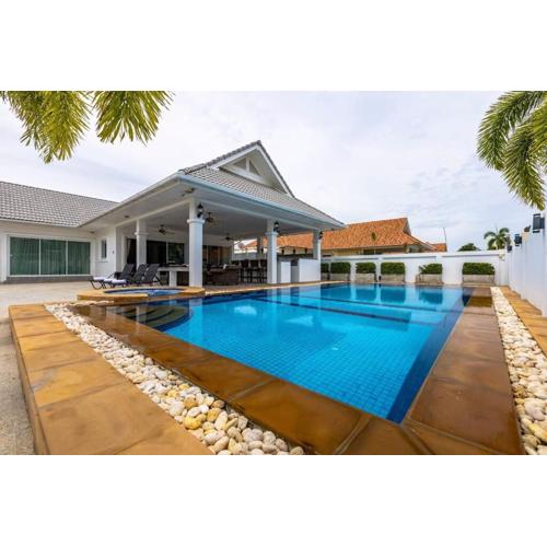 Private 3 Bedroom Pool Villa PP10