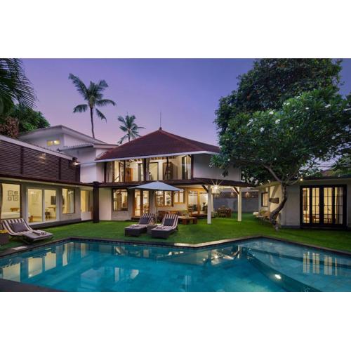 Private 7 Bed, 7,5 Bath, Hazel Villa with Pool, close to the beach