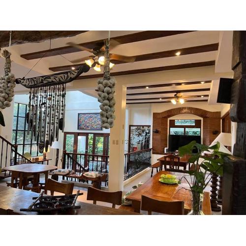 Private and Spacious 4BR 4Bath Villa in Tagaytay , Gated, Near Picnic Grove