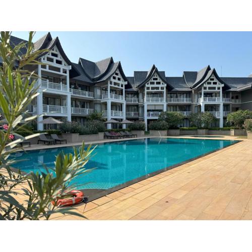 Private apartment at Allamanda II by Lofty