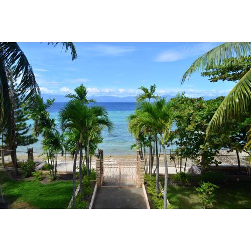 Private beachfront accommodation with ocean view and direct reef access
