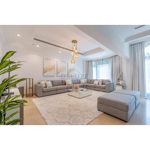 Private Beachfront Villa with Pool Access, Minutes from Nakheel Mall and Monorail, Canal Cove, Palm Jumeirah by Deluxe Holiday Homes