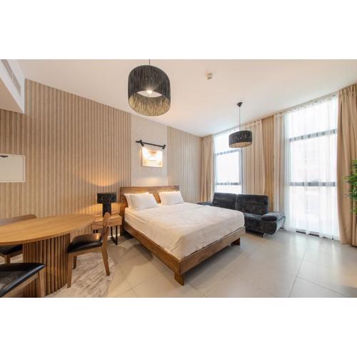 Private Luxury Home Sleeps 3 Pool Access