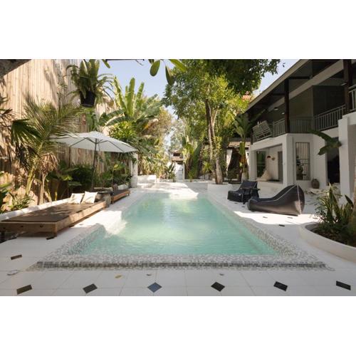 Private Oasis Pool Villa, 8 Bedroom for Groups