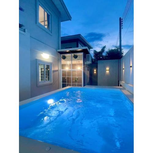 Private Pool Getaway - Baan Hug Ubon Warinchamrap