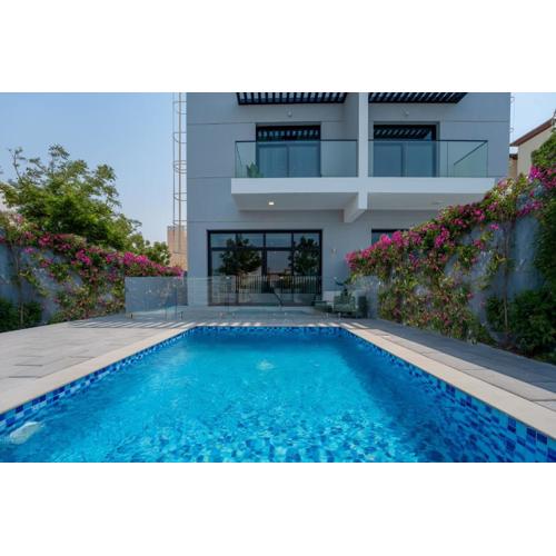 Private Pool Paradise Villa! Dubai Mall in a Flash