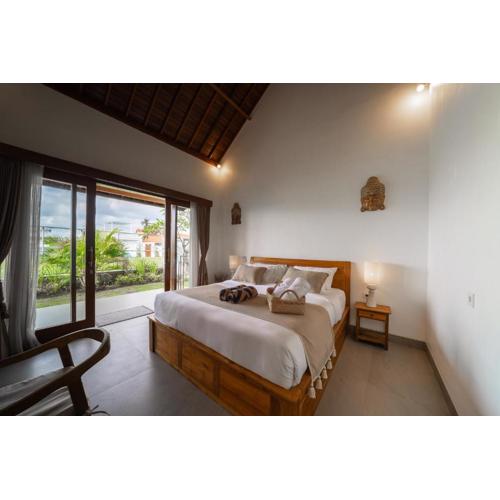 Private Pool, Rice Fields, 2 BR Villa Near Canggu