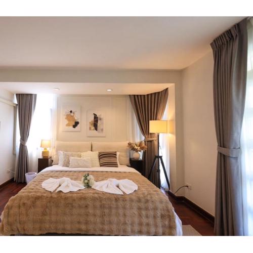 Private Pool Villas Sukhumvit 26 Near BTS Phrom Phong and EmSphere