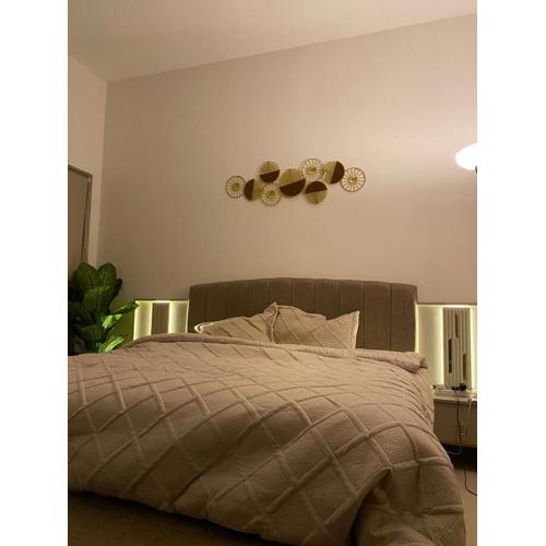 Private room with swimming pool view in a new building -sharing apartment