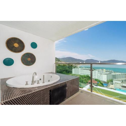 Private sea view apartment with jacuzzi at Baycliff