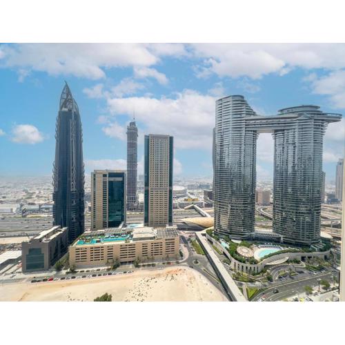 Private Sea View Room in 3BR Downtown Apartment Direct Mall & Metro Access