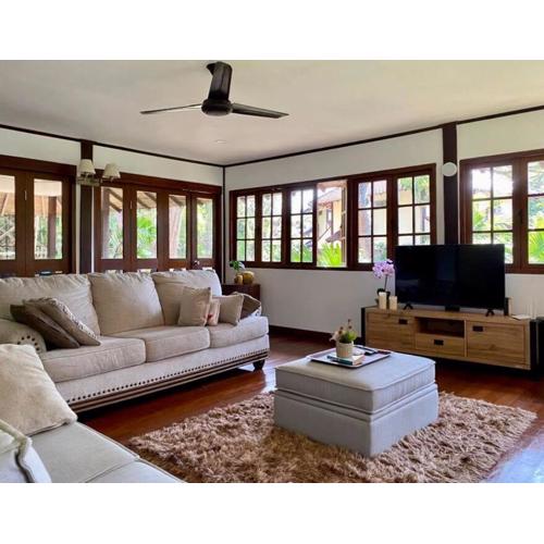 Private Tropical 3 Bedroom Villa - Nongsa Village Batam