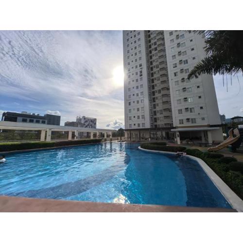 Private twin room for 2 with shared bathroom in boarding place - Cebu IT Park