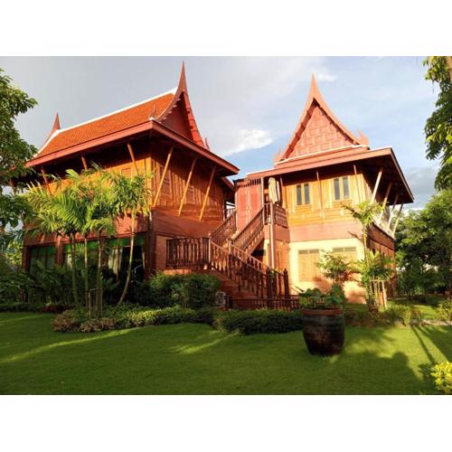 เรือนไทยพราวพิมาน Proudpiman Thai House