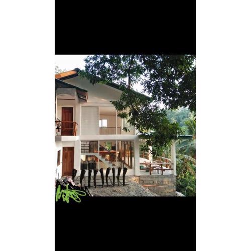 Puerto Galera Hilltop Guesthouse -Tropical Retreat