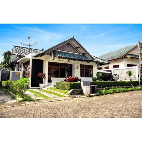 Puncak Villa Lotus D33