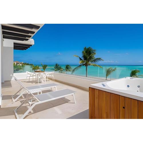 Punta Palmera Beach Front with private cold jacuzzI