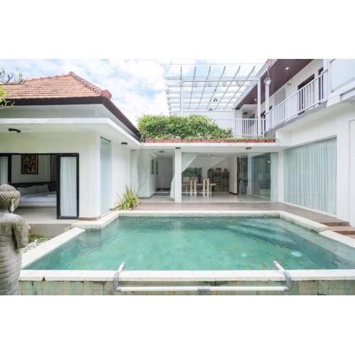 Puri Gading Villa Jimbaran by The Lavana - 5 Bedroom Villa