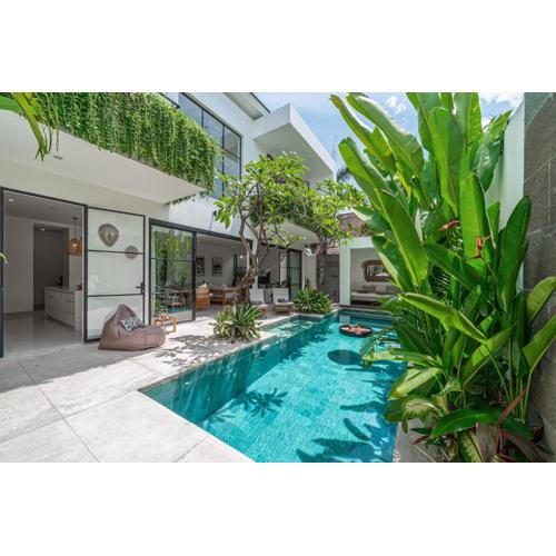 Puri Senang - Luxury 4BR Pool Villa in Central Berawa, Near Beach