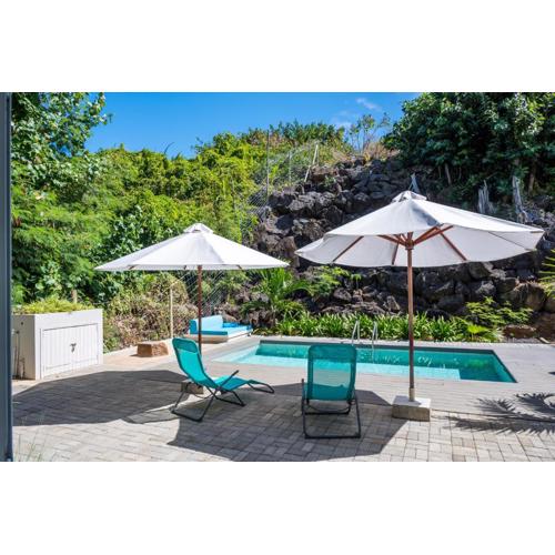 Quaint 3BDR Apt in Melville Public Beach w pool