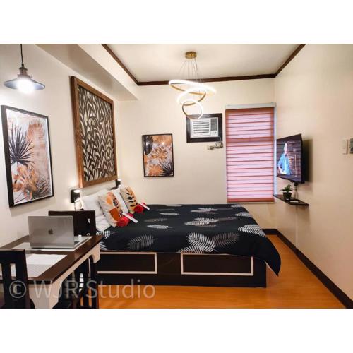 Queen Bed Deluxe- Contemporary Style