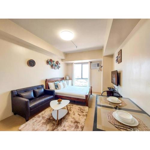 Queen Size Bed at the Heart of the City