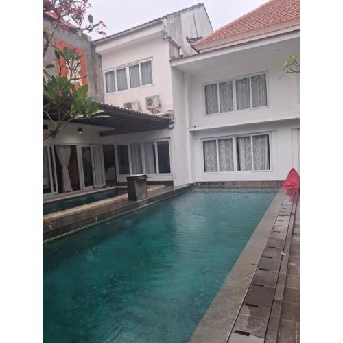 Queen Villa Jimbaran by Novita