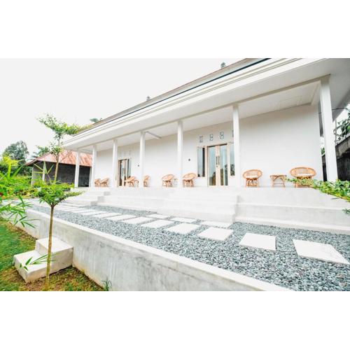 Queenara Local House