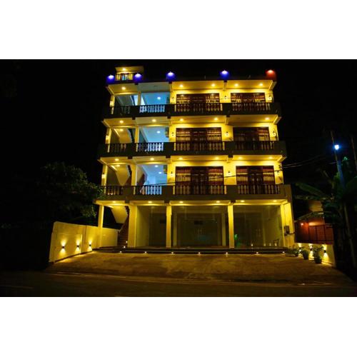 Queen's Gate, Mirissa