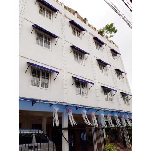 Queens Park Apartments