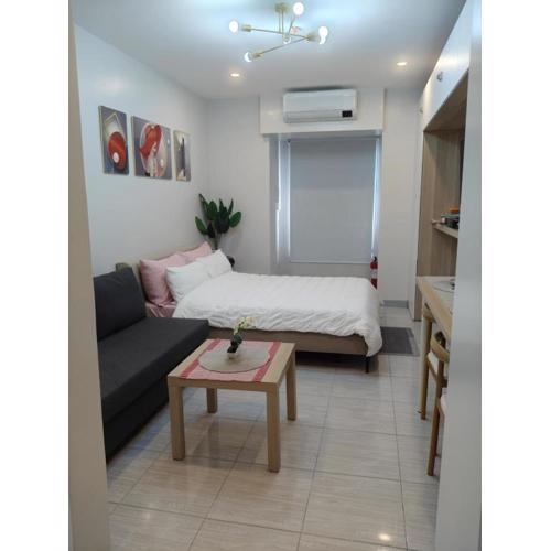 Quezon City Apartment 2 Condo-Hotel with Pool View