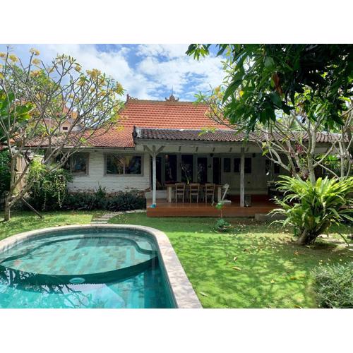 Quiet 3 BR-3 bathroom villa in heart of Canggu