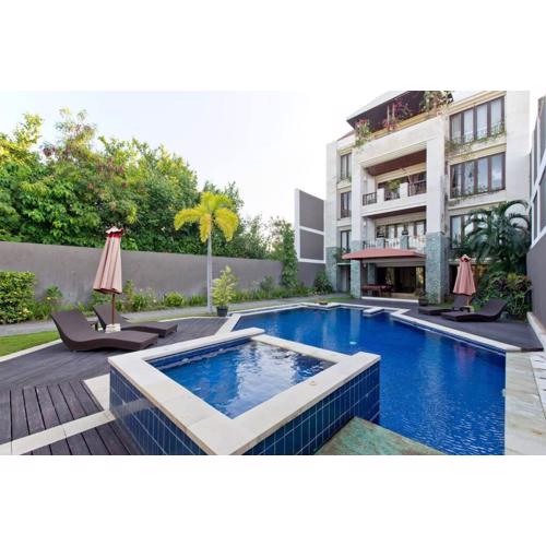 Quiet Central Seminyak 2bd 2 bath and walk to eat st