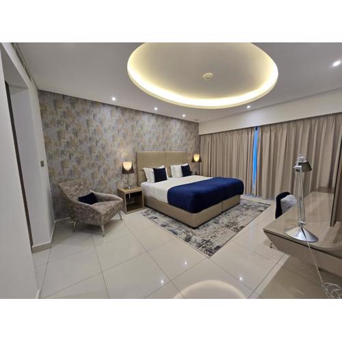 Quill Residence at Paramount Towers 3 BR Creek View