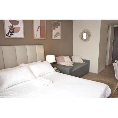 Quince Studio w/ Balcony Orochi Staycation PH at Loop Tower CDO