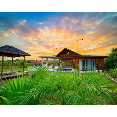 Rancho Oco Mahogany Villa with Swimming Pool