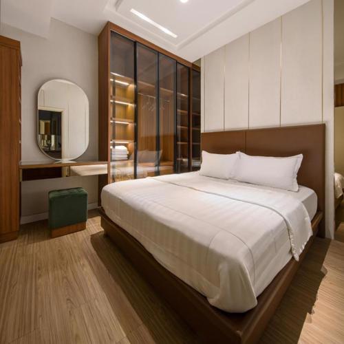 RARE !!! - 2BR ANDERSON Highest Floor 37 - City View