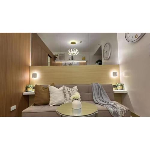 RED LUXE HAVEN Comfy stay, Netflix and Fast WiFi Ready