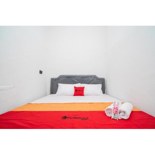 RedDoorz @ Aralia Harapan Indah