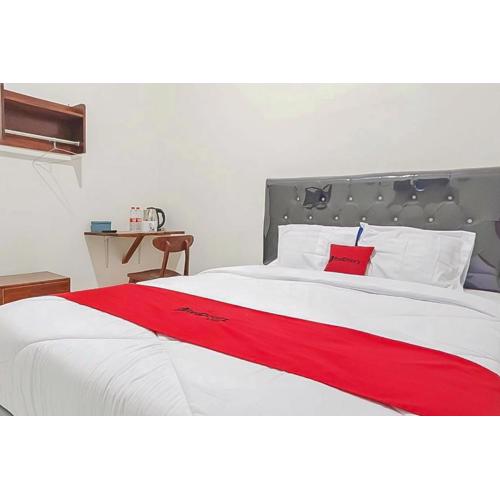 RedDoorz at Anjasmoro Guest House near Bandara Ahmad Yani Semarang